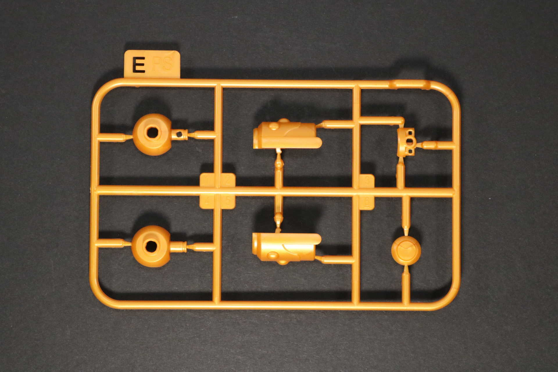 Eパーツ。こちらは2枚入っている