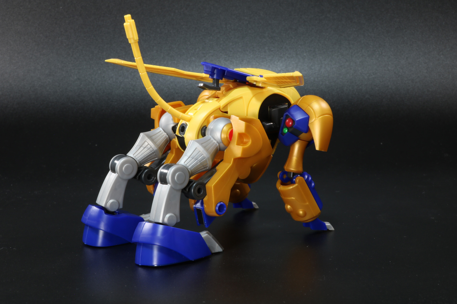 口は開閉ギミックを搭載