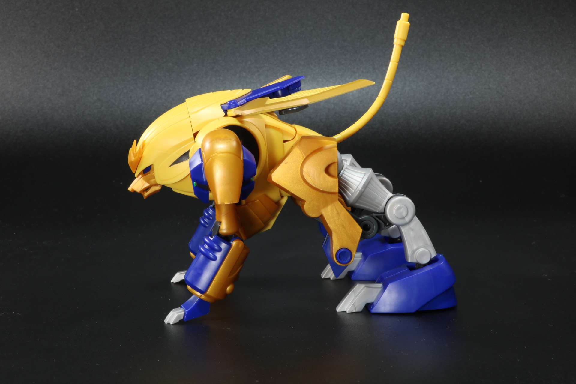 口は開閉ギミックを搭載