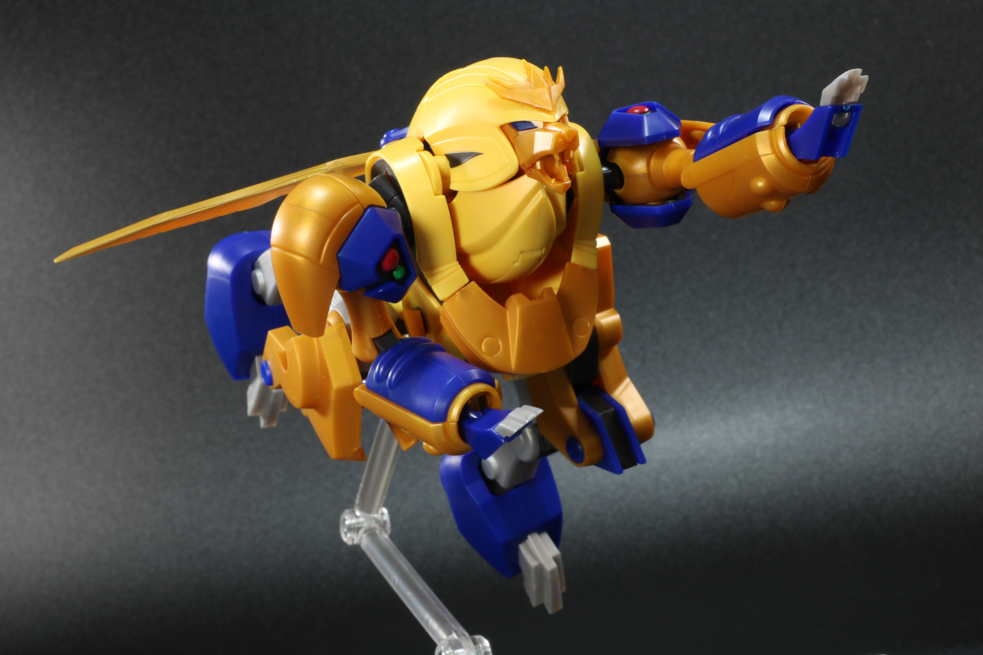 別売りの「THE シンプルスタンド」で高速戦闘も演出できる