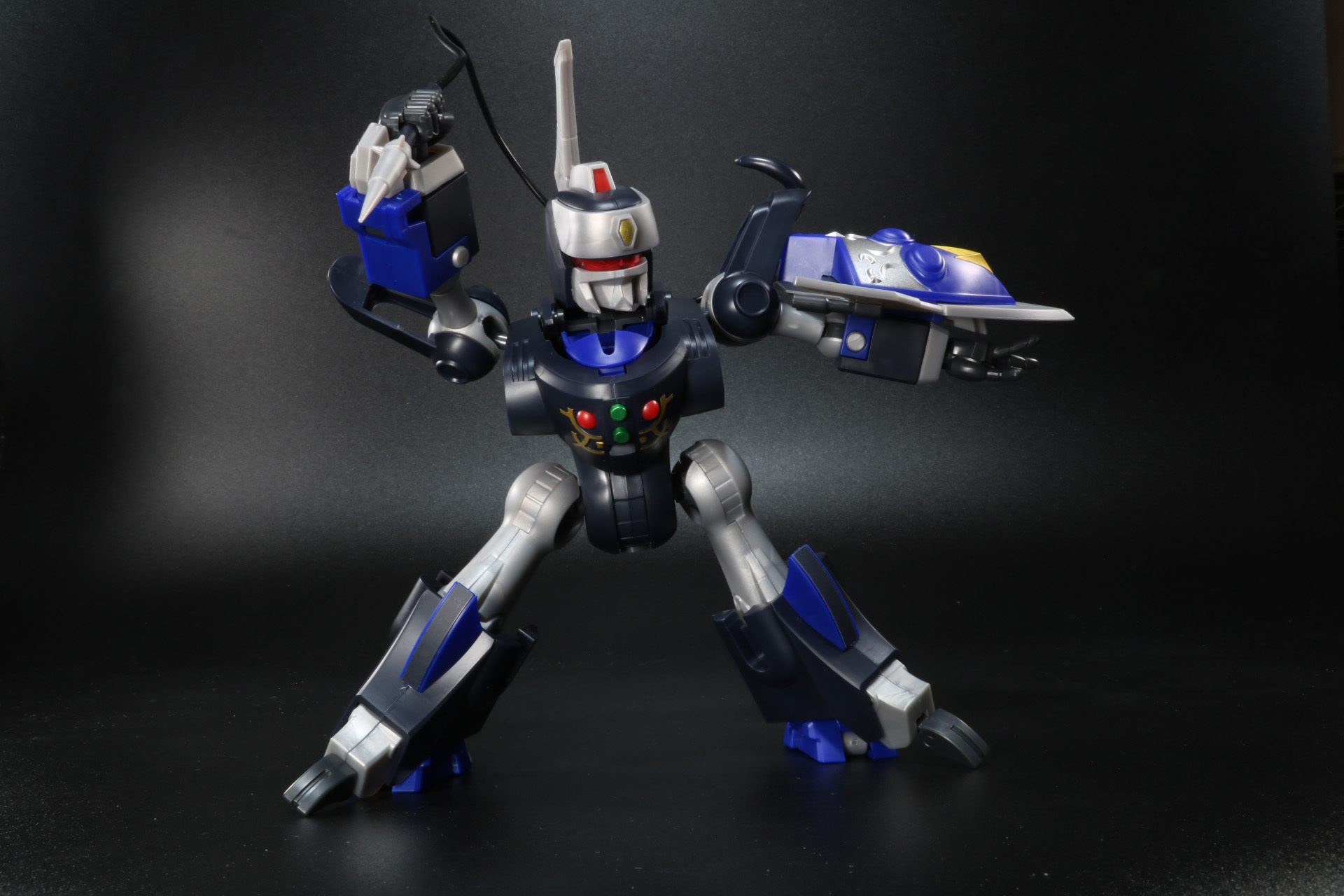 パンサークローを差し替えてインファイトもお手の物