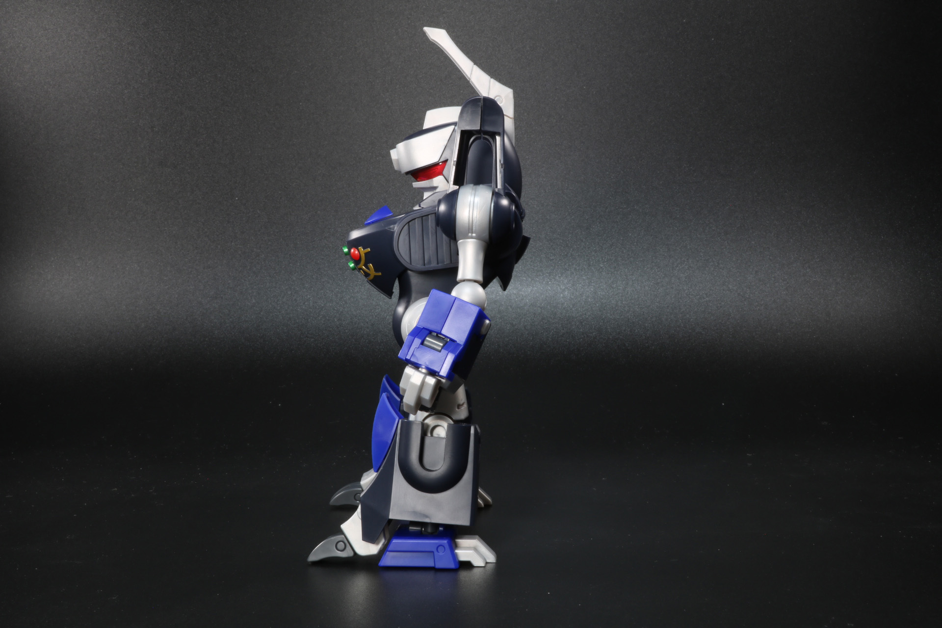 腕部を背面に移動