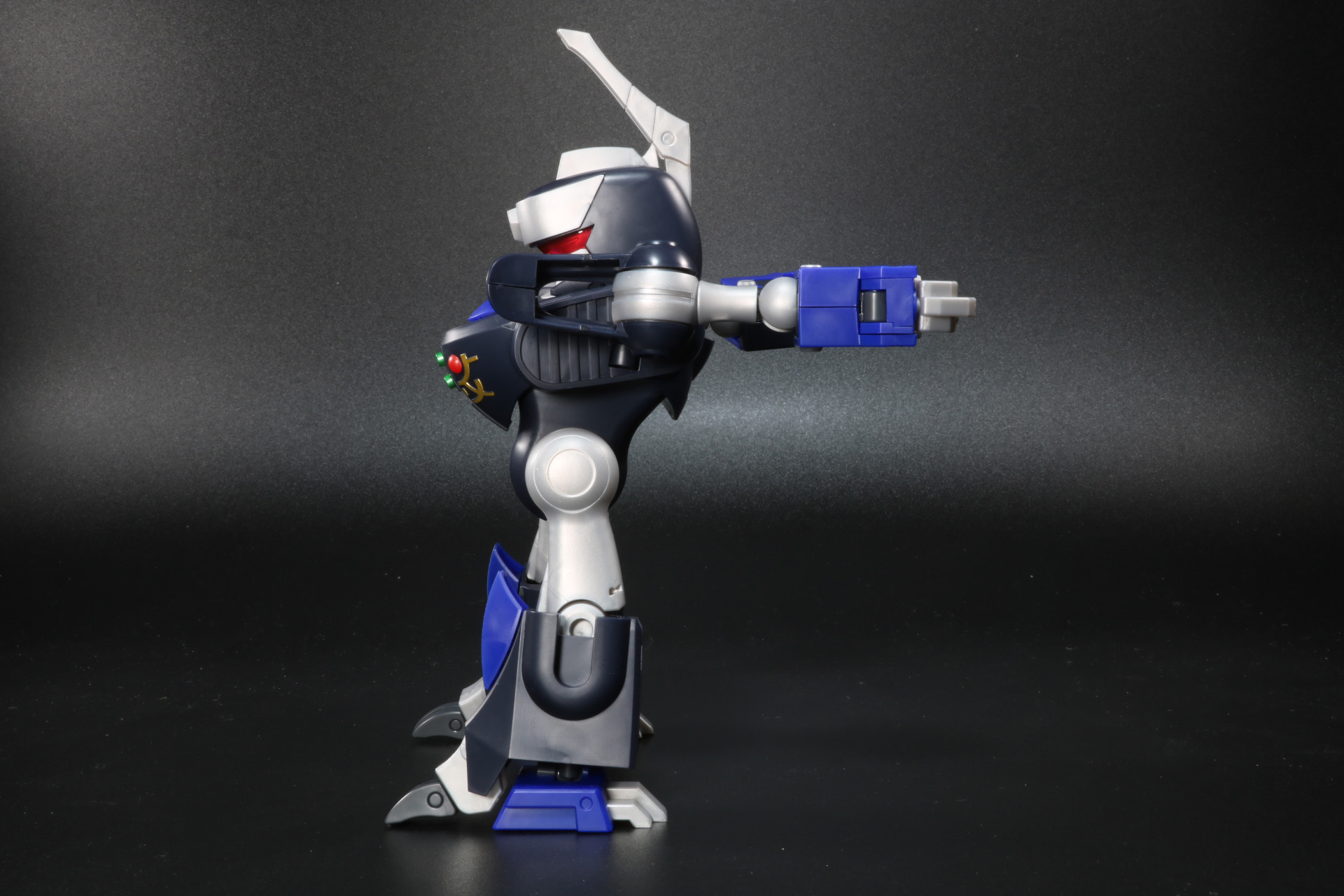 腕部を背面に移動