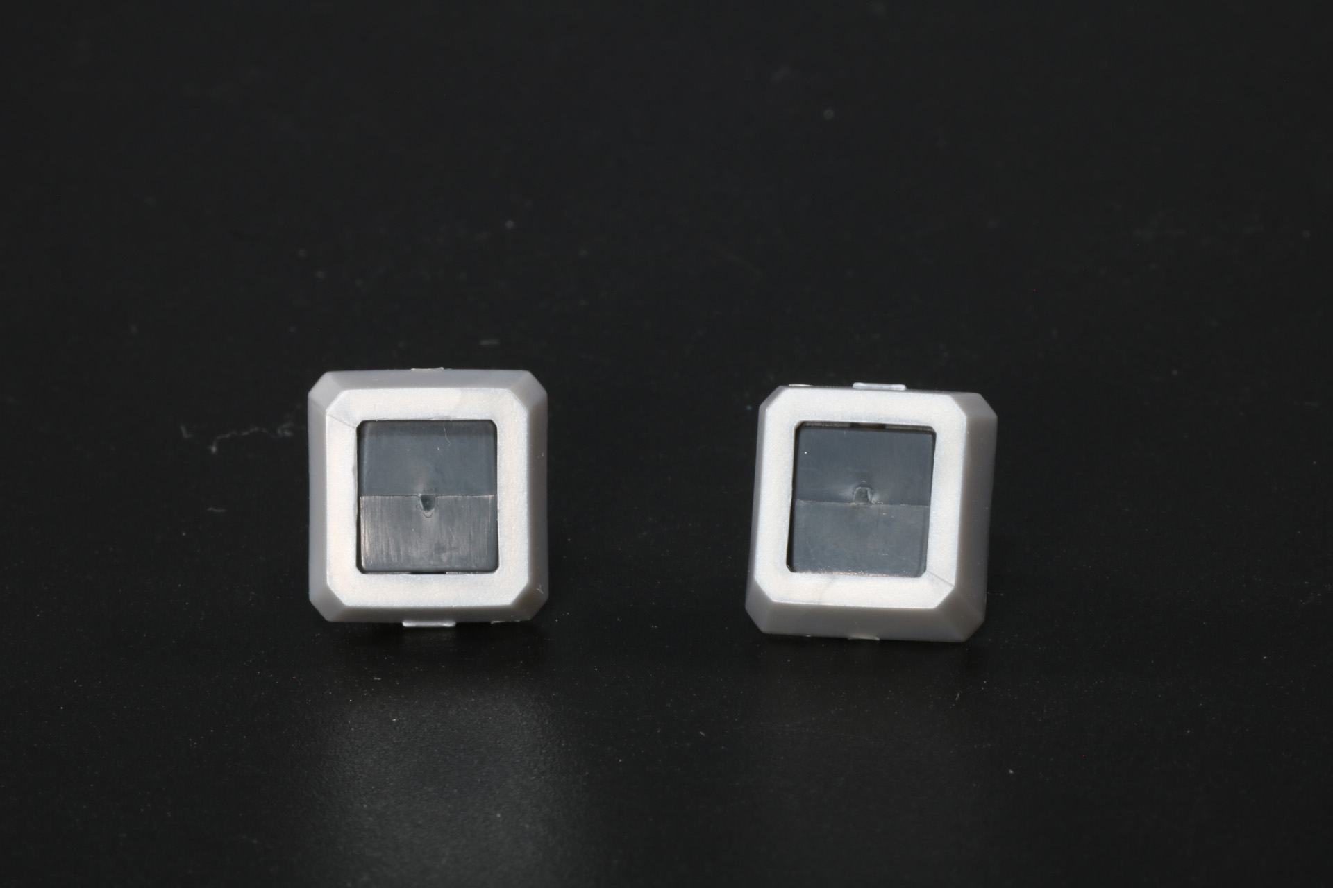 手首部分を一度取り外し、内側パーツを反転して取り付ける