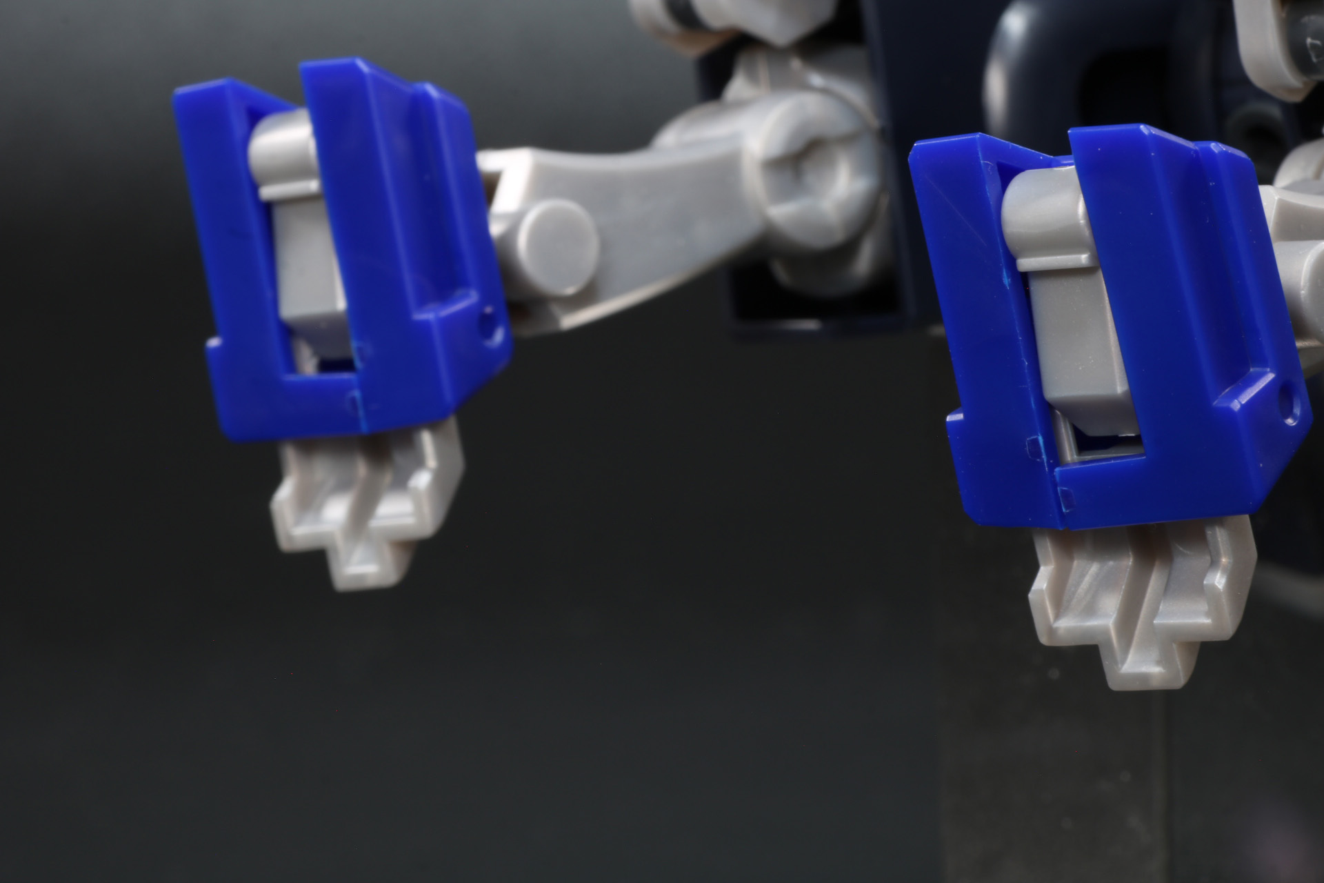 足裏の爪パーツを展開