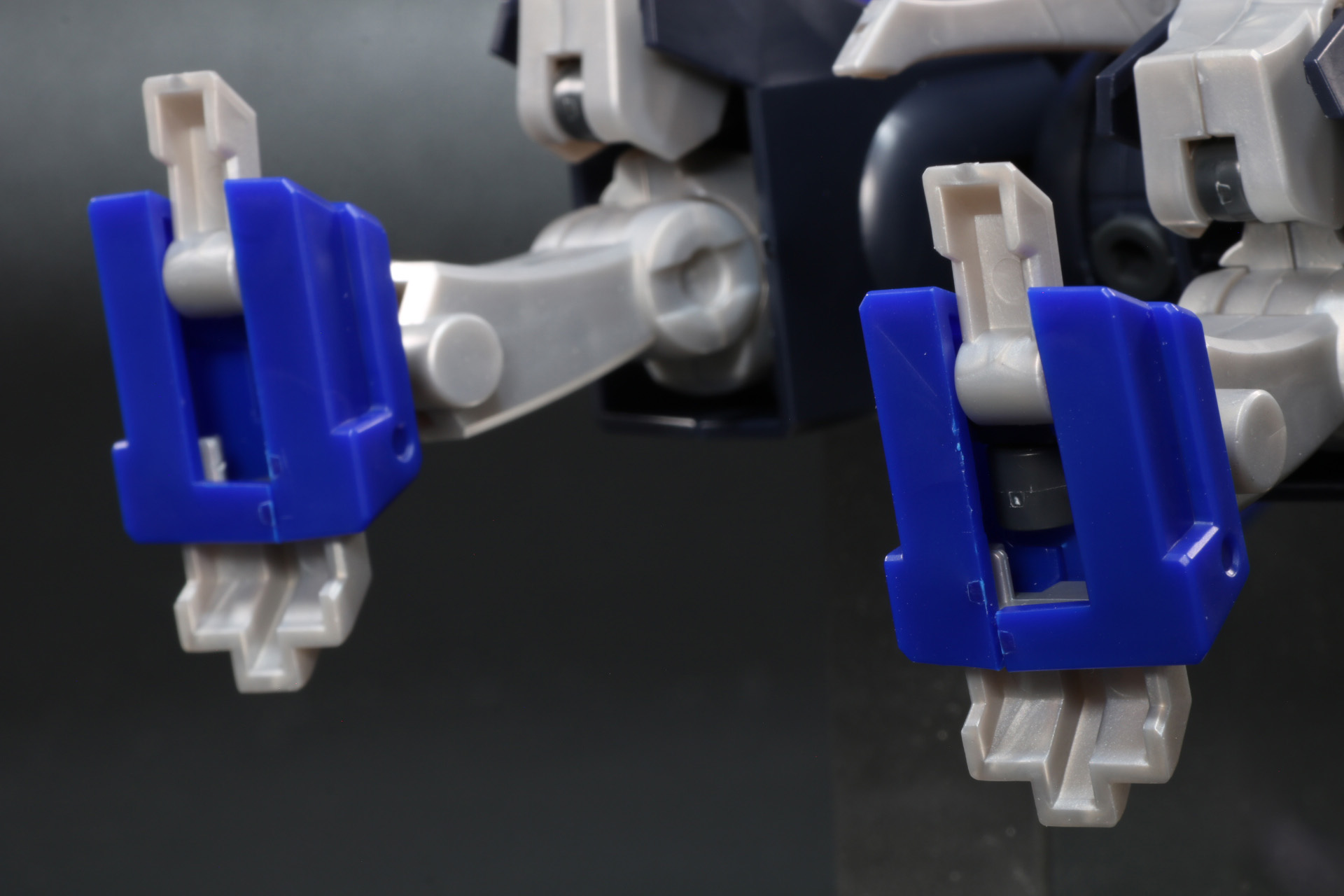 足裏の爪パーツを展開