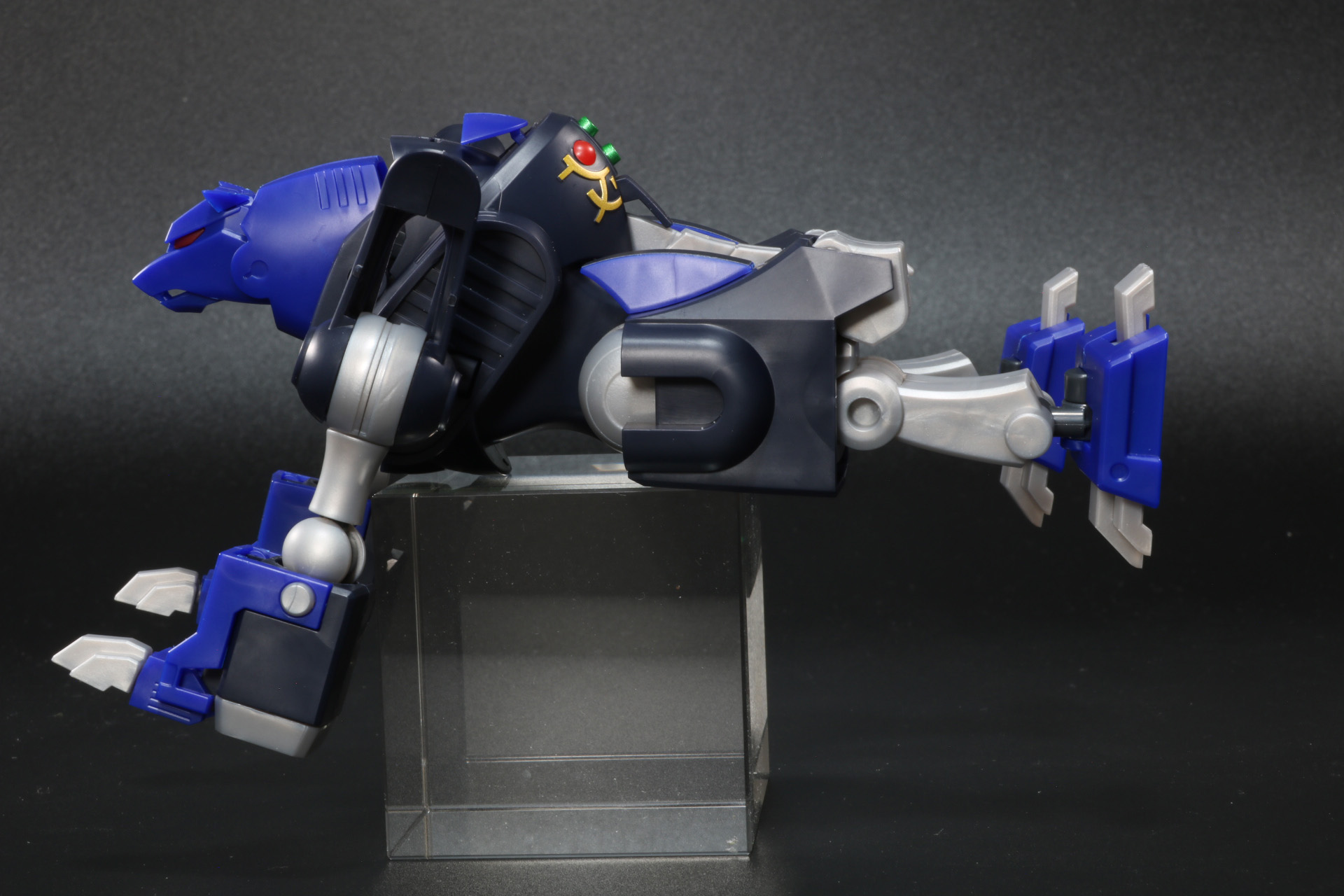 後ろ脚を下ろして角度調整