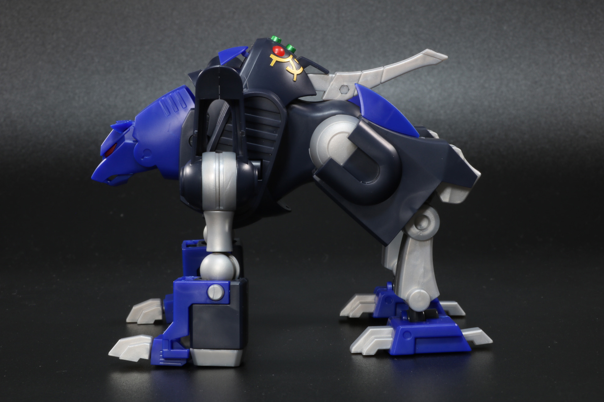 後ろ脚を下ろして角度調整