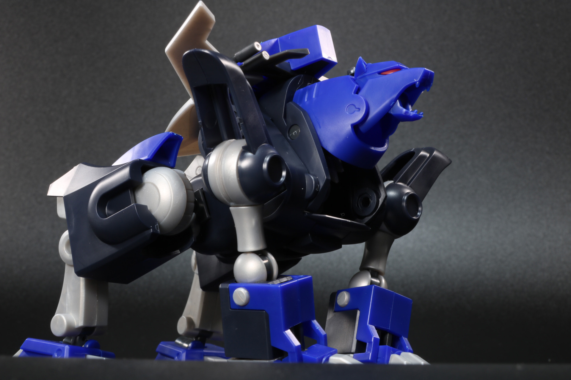 高らかに吠えるヤリパンサー