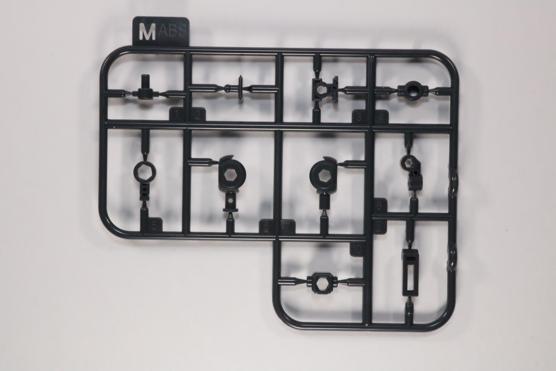 Mパーツ。こちらは2枚入っている