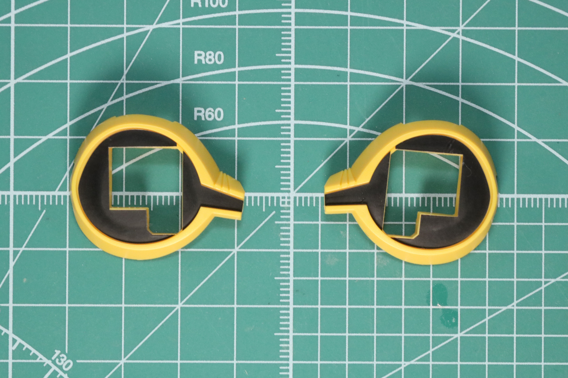 脇部分はシールで色分け