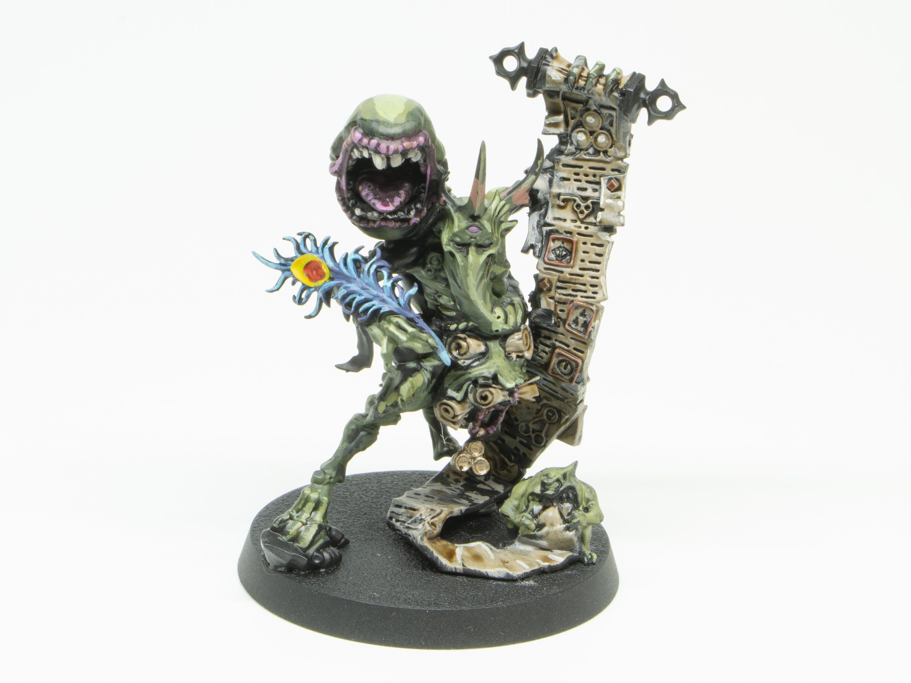 ヴァンガードでしか手に入らないヒーロー「スポイルポクス・スクリヴナー」を塗った姿。プラモデルとして組み、スプレーを吹き、15色くらいのカラーで塗っている