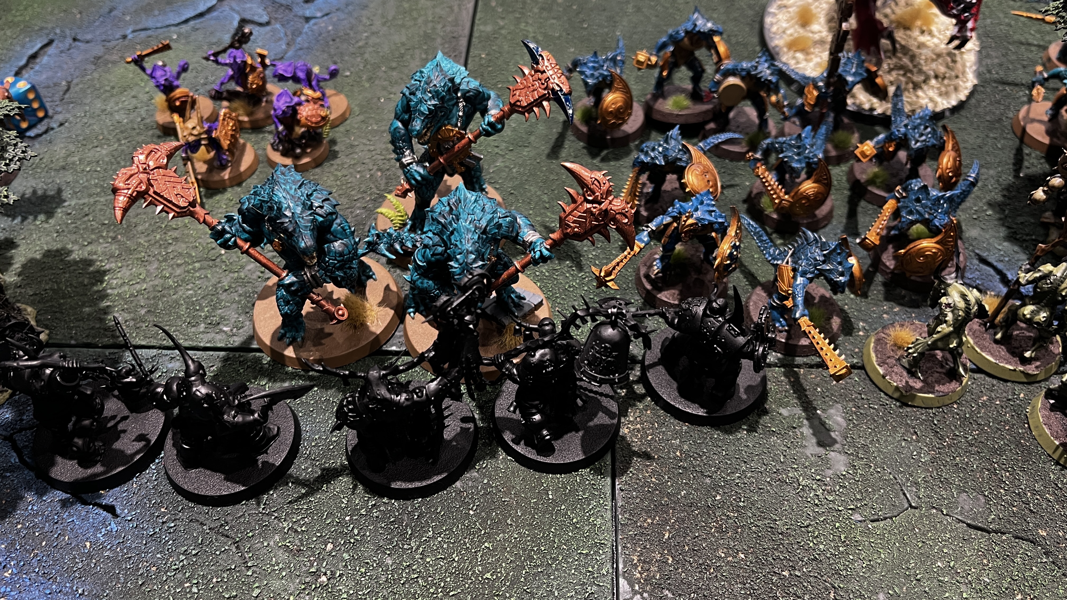 相手は爬虫類の種族「セラフォン」。噛みつき攻撃や星の力を得た武器がかなり強く、防御力も高い