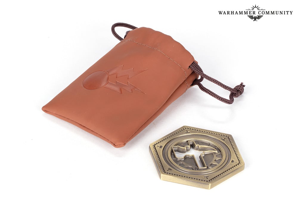 キャンペーン達成でもらえる「コイン・マレウス」。専用の巾着付きだ