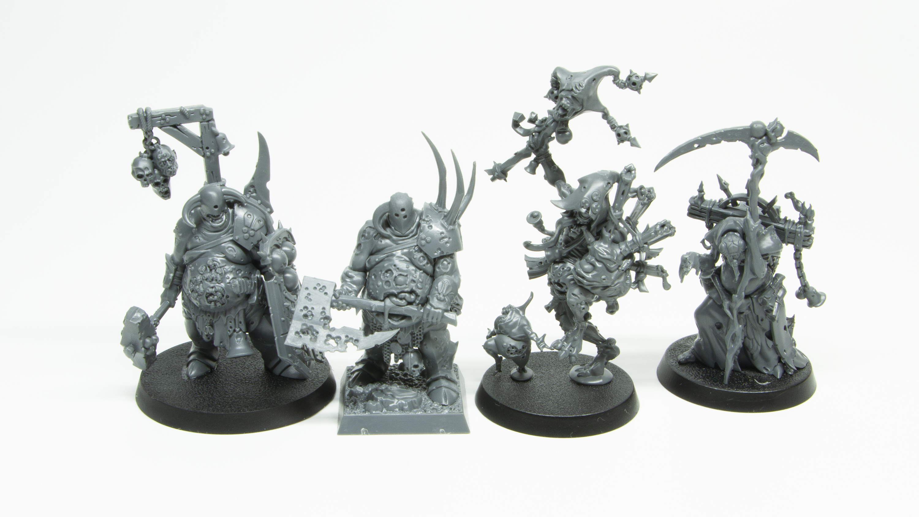 左から「ロード・オヴ・ブライト」、「ロード・オヴ・プレーグ」、「スロッピティ・バイルパイパー」、「ロットブリンガー・ソーサラー」。どれも単品で売っているもので、強力なパワーを持っている