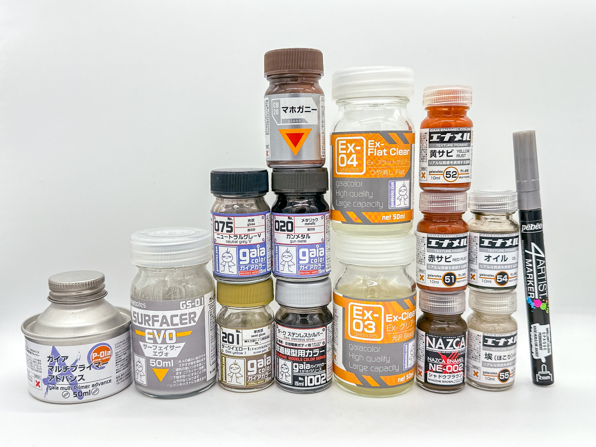 今回使用した塗料。金属製エッチングパーツを使用するため、「P-01a ガイアマルチプライマーアドバンス」も使用しています。