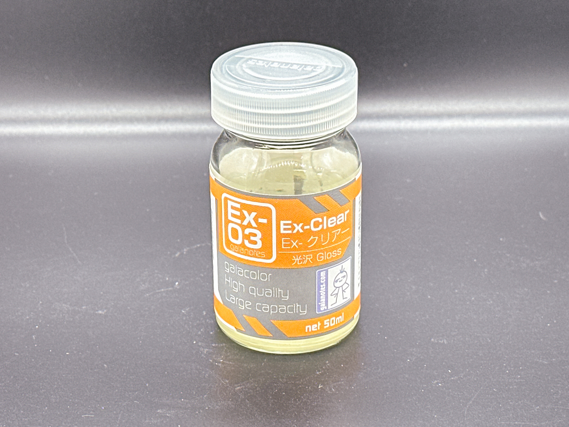 「Ex-03 Ex-クリアー」は通常の15mlサイズの塗料より高品質な樹脂を使用した塗料です。