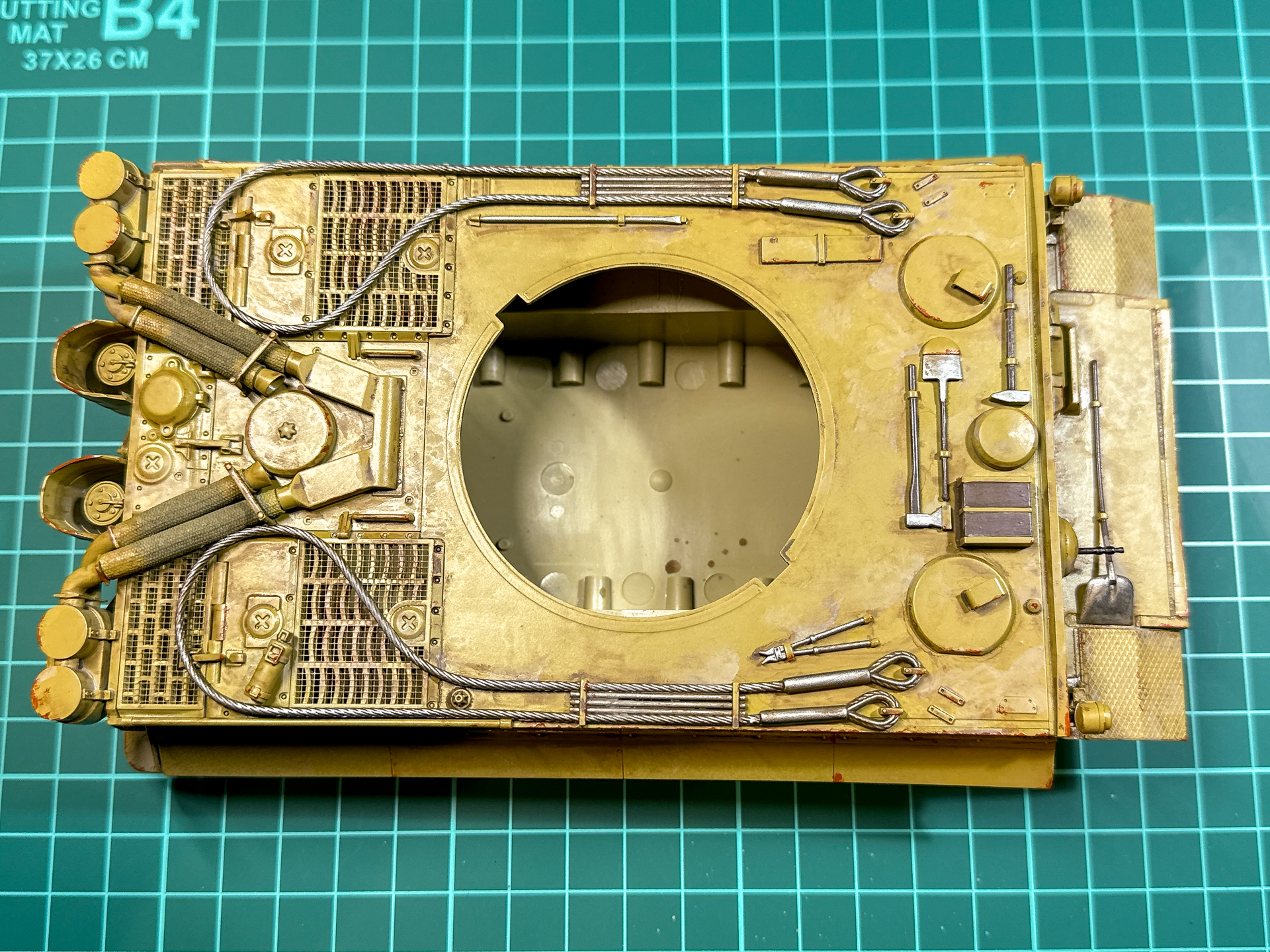 「GE-52 黄サビ」を描き込んだ車体。色数が増えることでよりリアルに感じます。