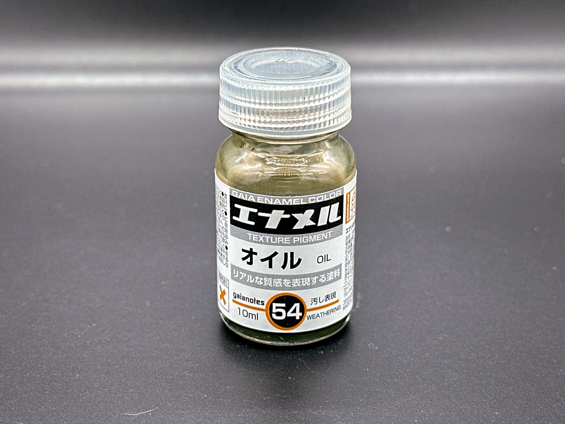 「GE-54 オイル」は乾燥後にもオイル特有の光沢を持たせることが可能です。