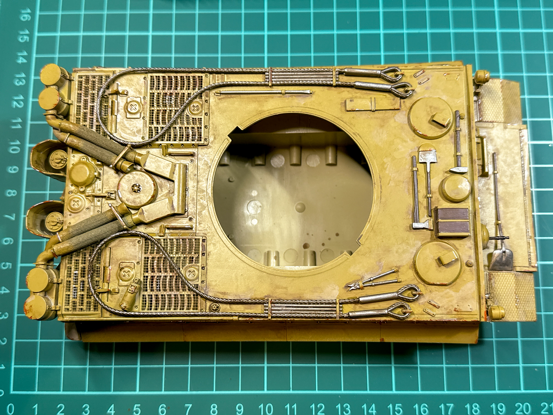 「GE-54 オイル」を流し込んだ車体。特にワイヤー部分の雰囲気が変化したと思います。