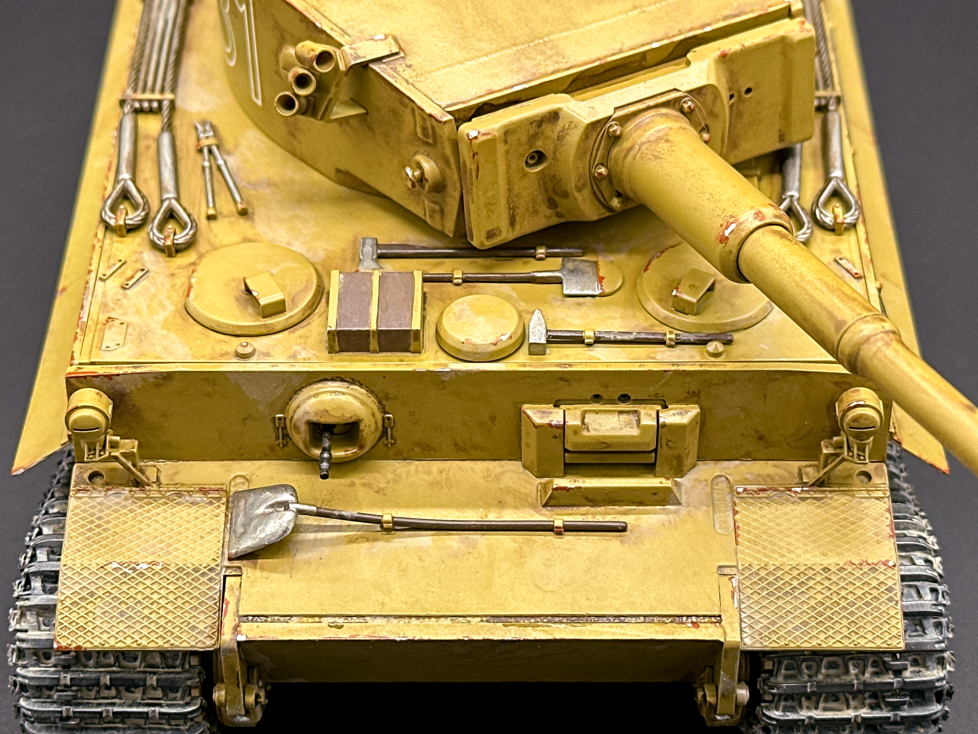 OVMのアップ。単色の戦車なのでOVMがいいアクセントカラーになってくれています。