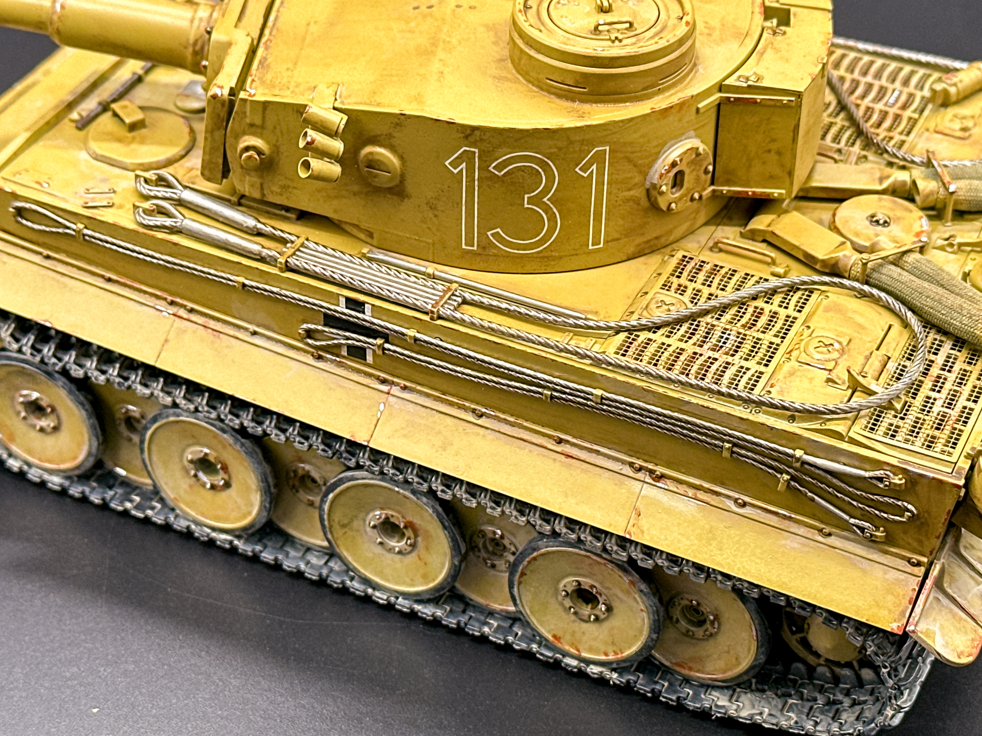 ワイヤーのアップ。「GE-54 オイル」によりいい質感を表現できたと思います。