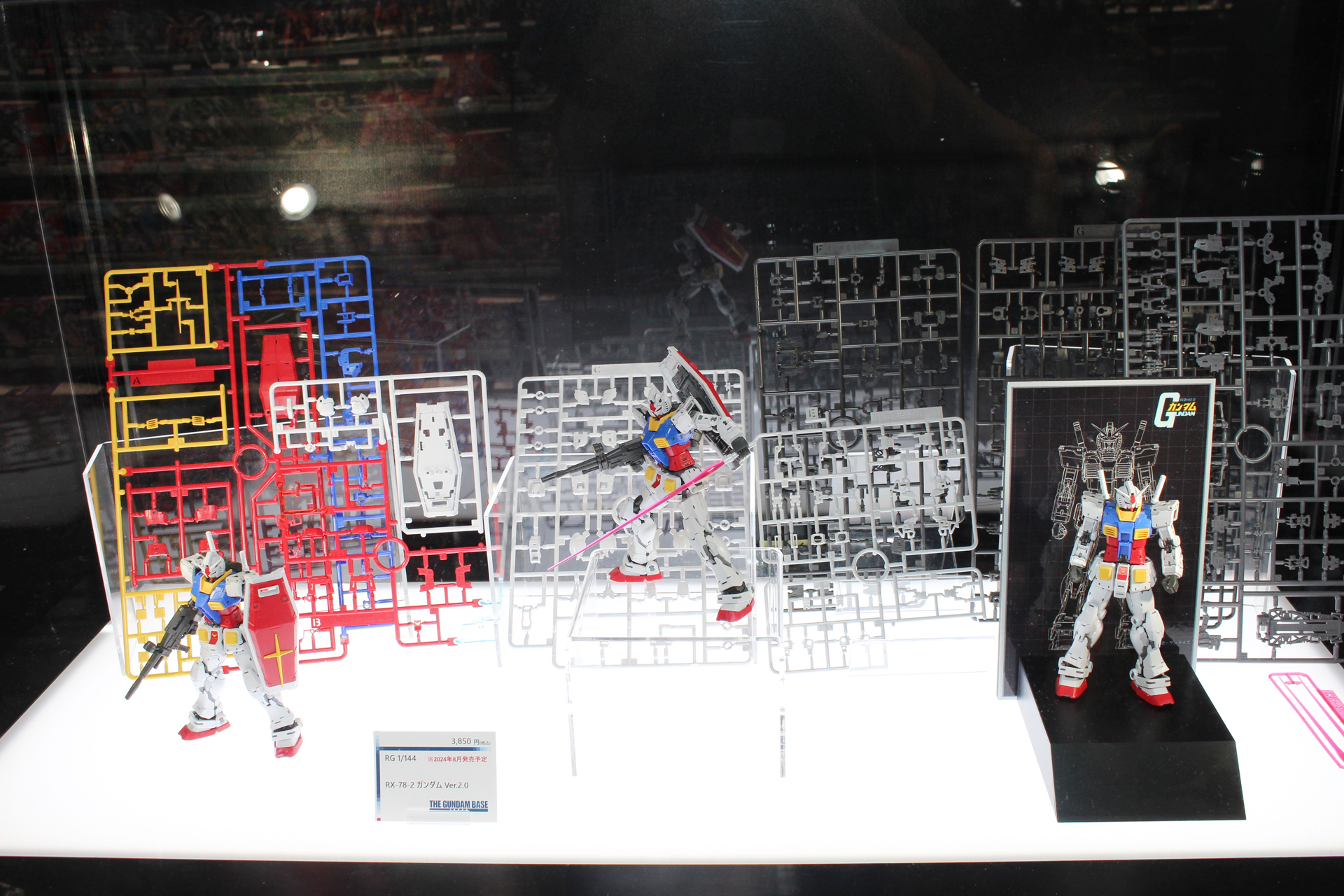 「RG 1/144 RX-78-2 ガンダム Ver.2.0」展示コーナー。ガンダムベース東京では、「機動戦士ガンダム」45周年特別展示の一角に設けられていた