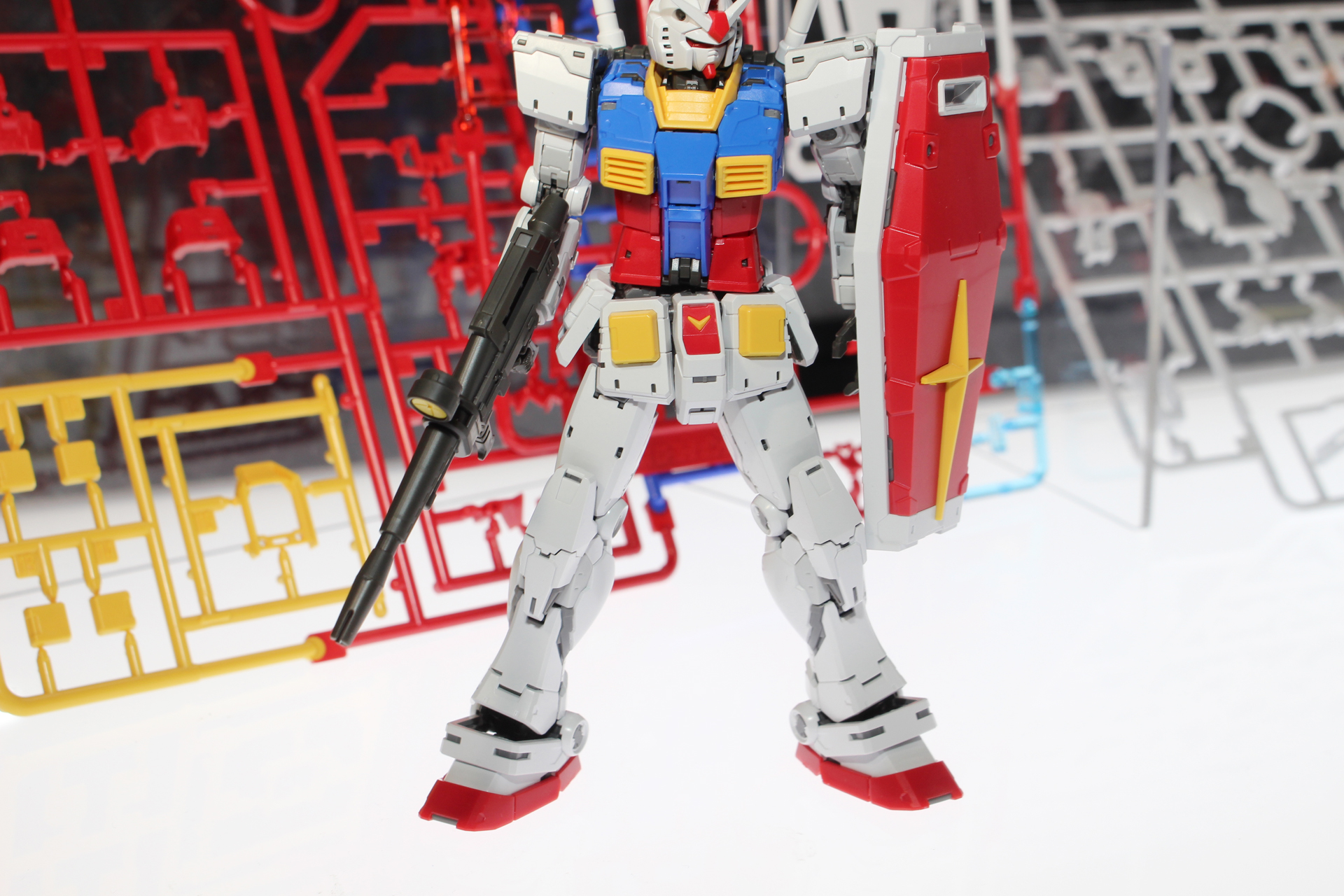 腹部には設定通り、変形したコアファイターを内蔵。にもかかわらず、可動粋も備える