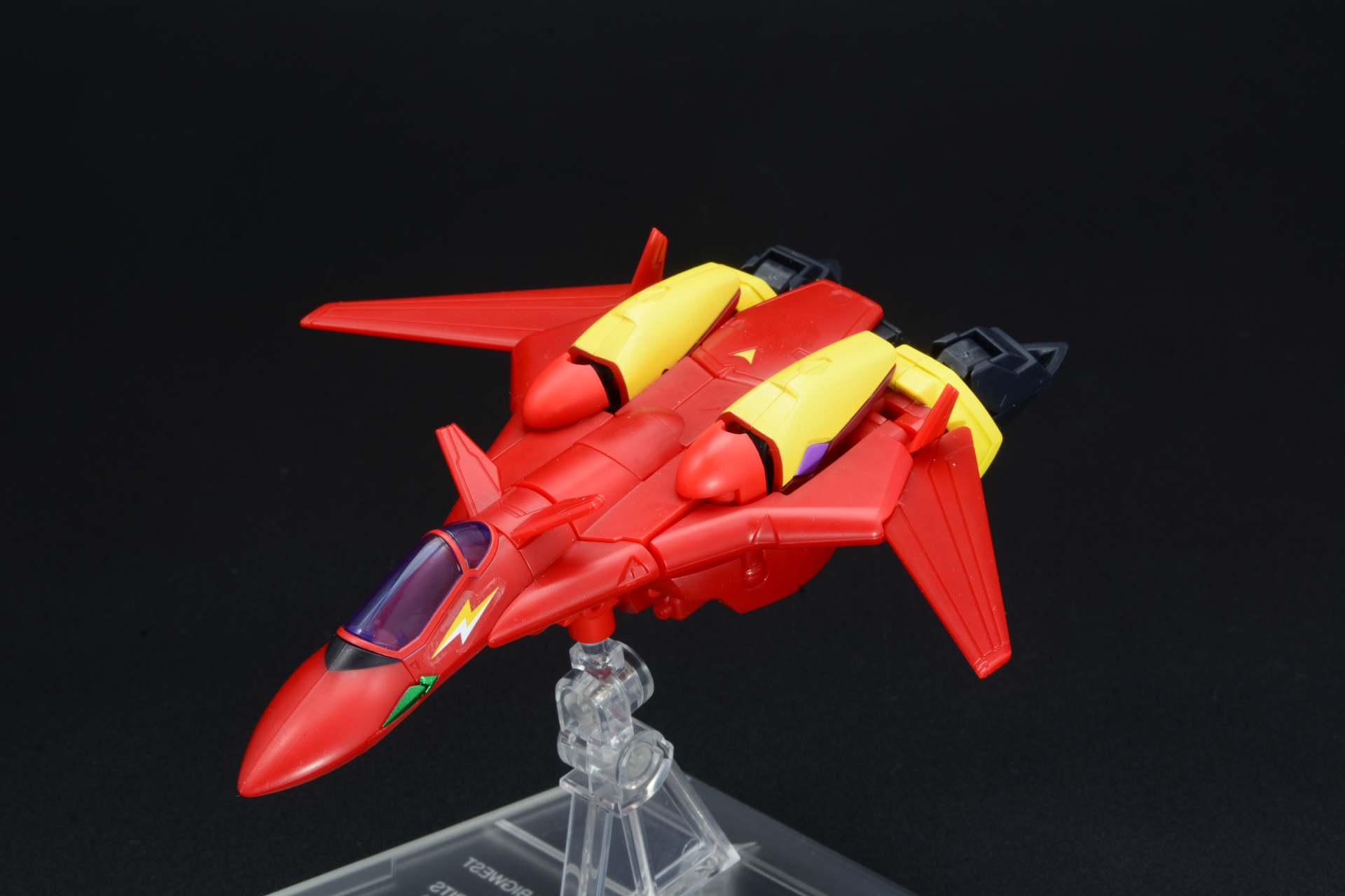 ファイター、ガウォーク、バトロイド。デフォルメされているが、しっかり3段変形する