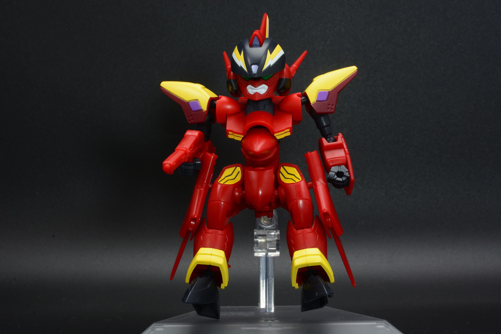 ファイター、ガウォーク、バトロイド。デフォルメされているが、しっかり3段変形する