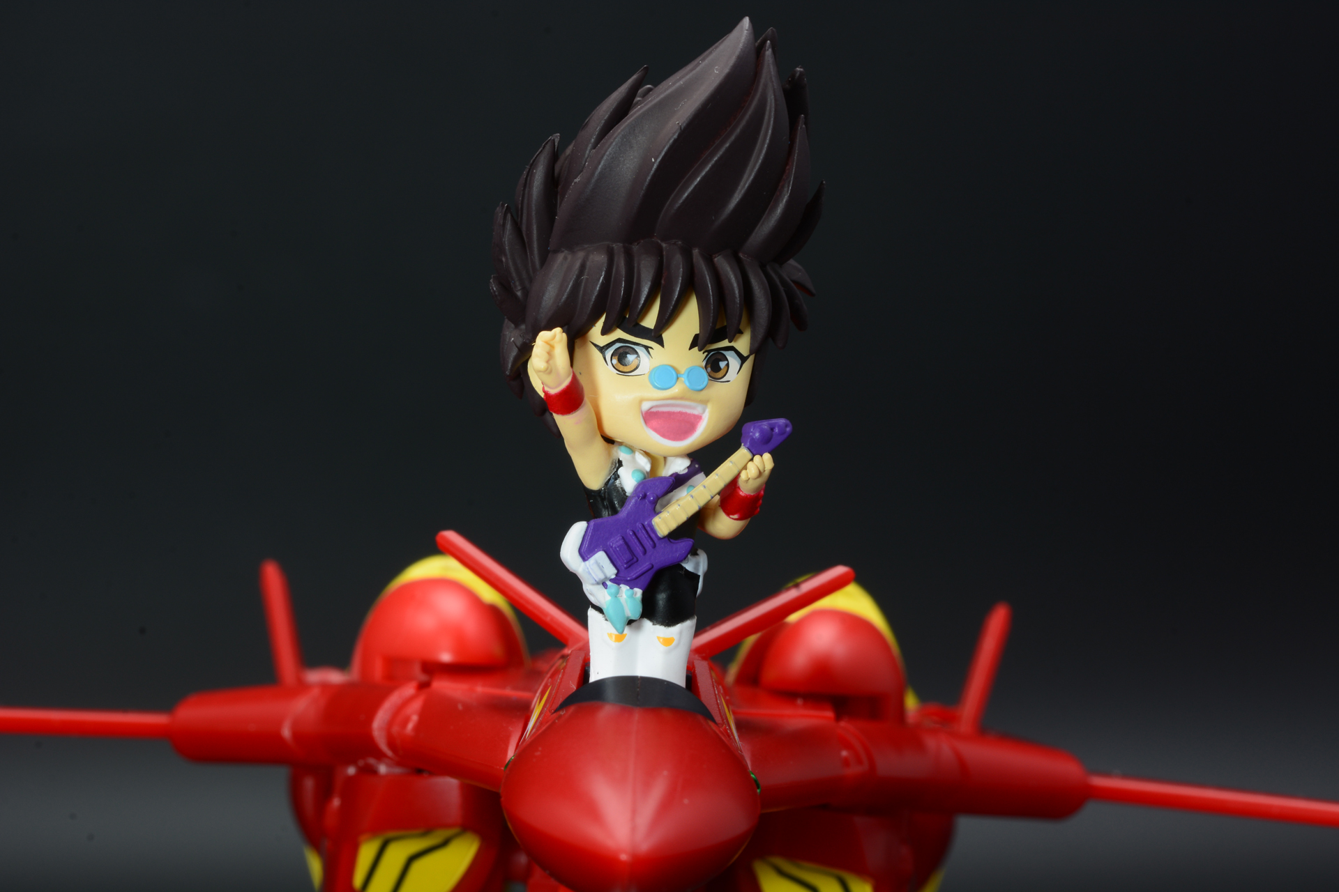 バサラフィギュア。表情、髪型、ギター、衣装、小さいサイズなのに細部まできちんと表現されている
