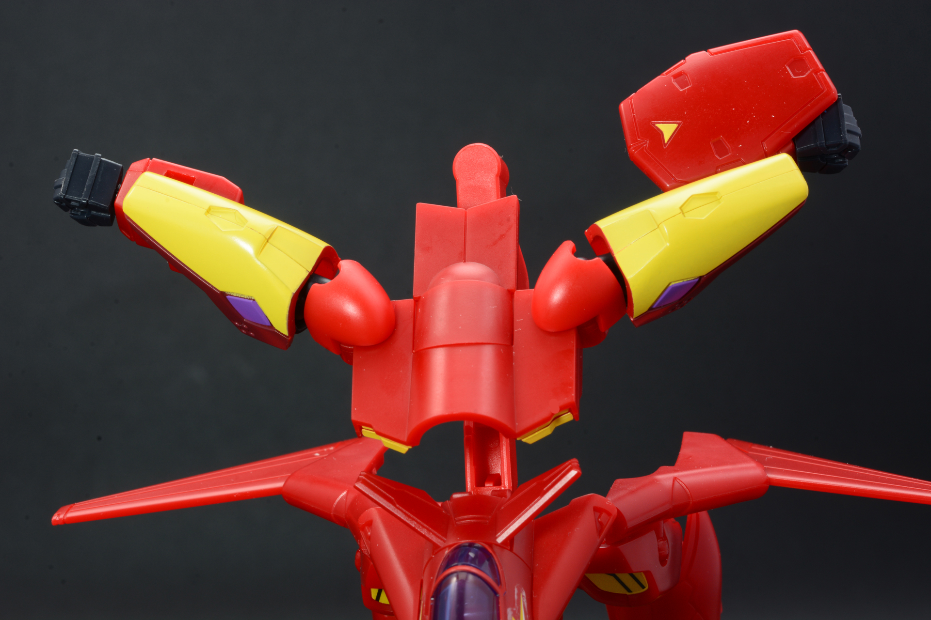 肩を回し、腕を前に出す