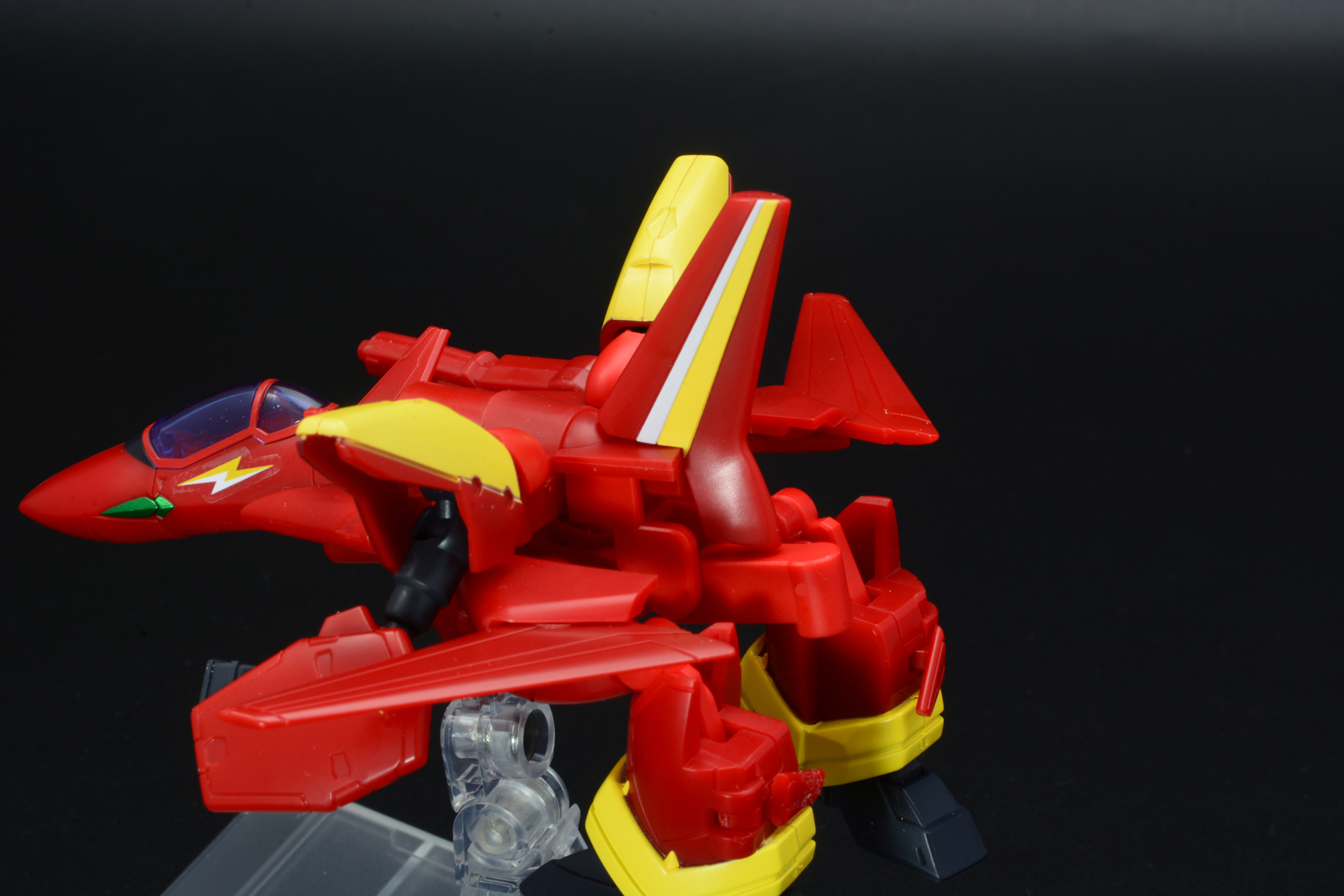 機体に付けると垂直尾翼に