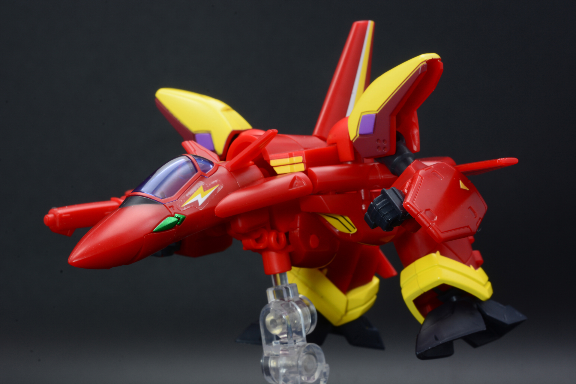 『マクロス』シリーズのバルキリーならではのガウォーク形態