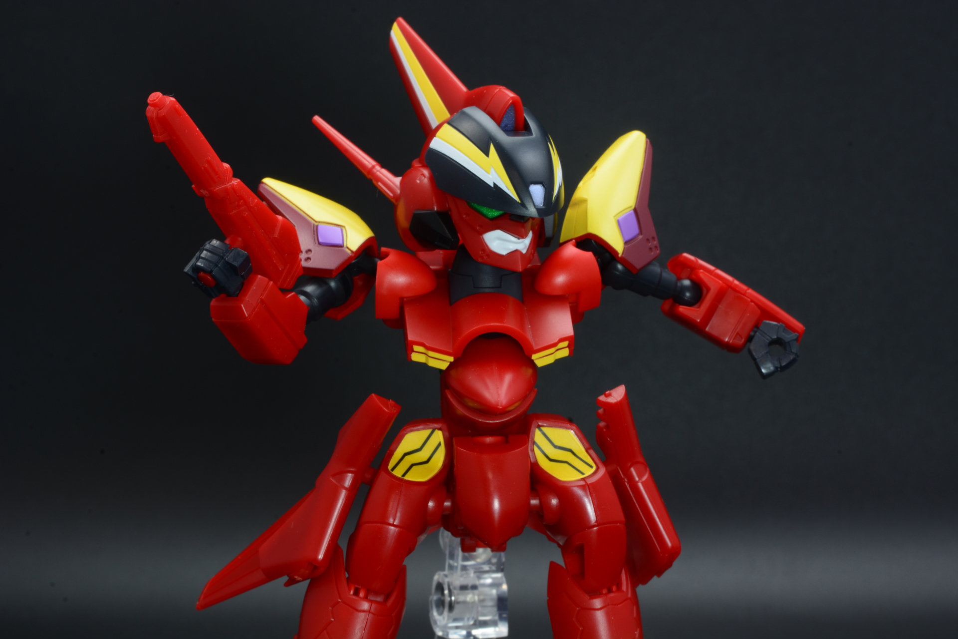 バトロイド形態。様々なポーズが楽しめる