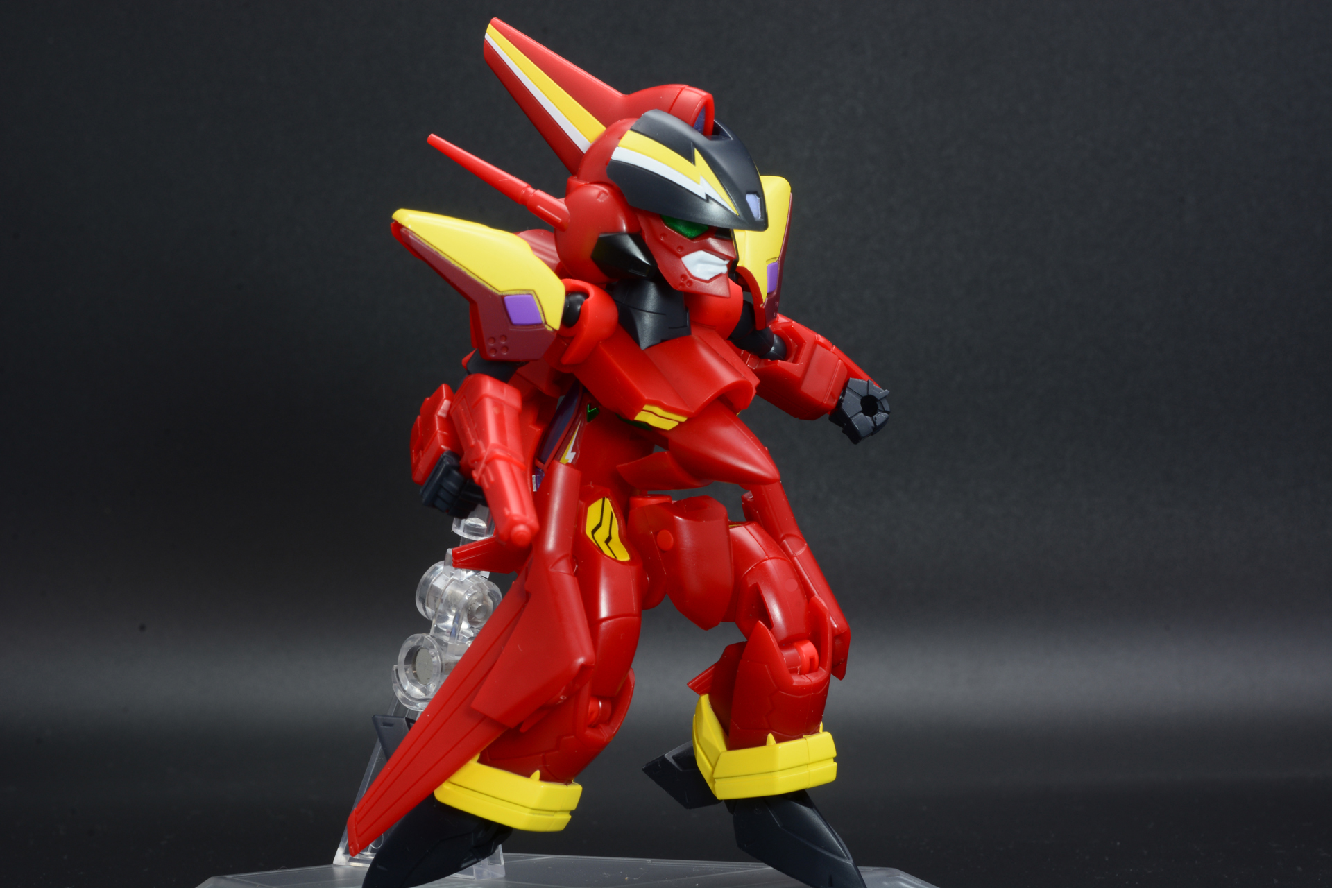 バトロイド形態。様々なポーズが楽しめる