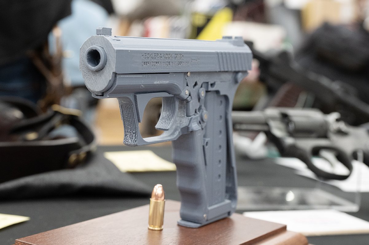 MP7P8、シングルカラム8発装填のマガジンを備える