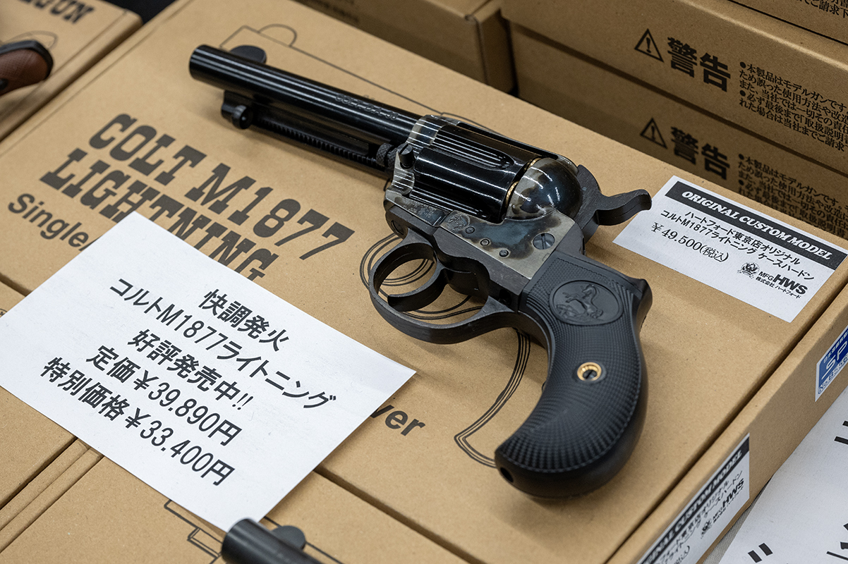 長い開発期間を経て販売されたコルトライトニング。東京店オリジナルカスタムのケースハードン仕様はあっという間に完売