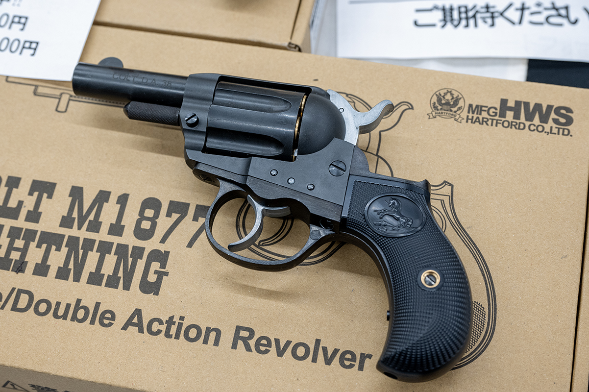 長い開発期間を経て販売されたコルトライトニング。東京店オリジナルカスタムのケースハードン仕様はあっという間に完売