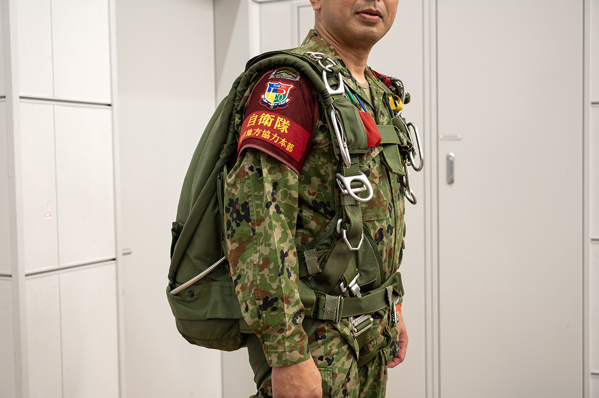 本物の空挺部隊の装備、自由降下徽章とレンジャー徽章を間近に見れる