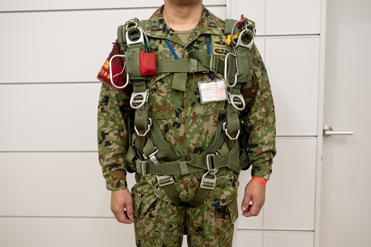 本物の空挺部隊の装備、自由降下徽章とレンジャー徽章を間近に見れる