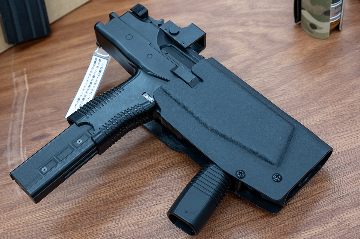 カイデックス製の装備は独特な雰囲気がある