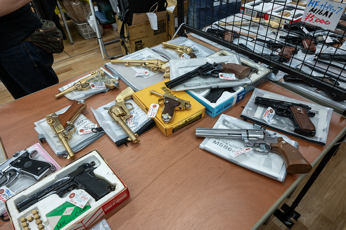 新品・中古を特別価格で出展