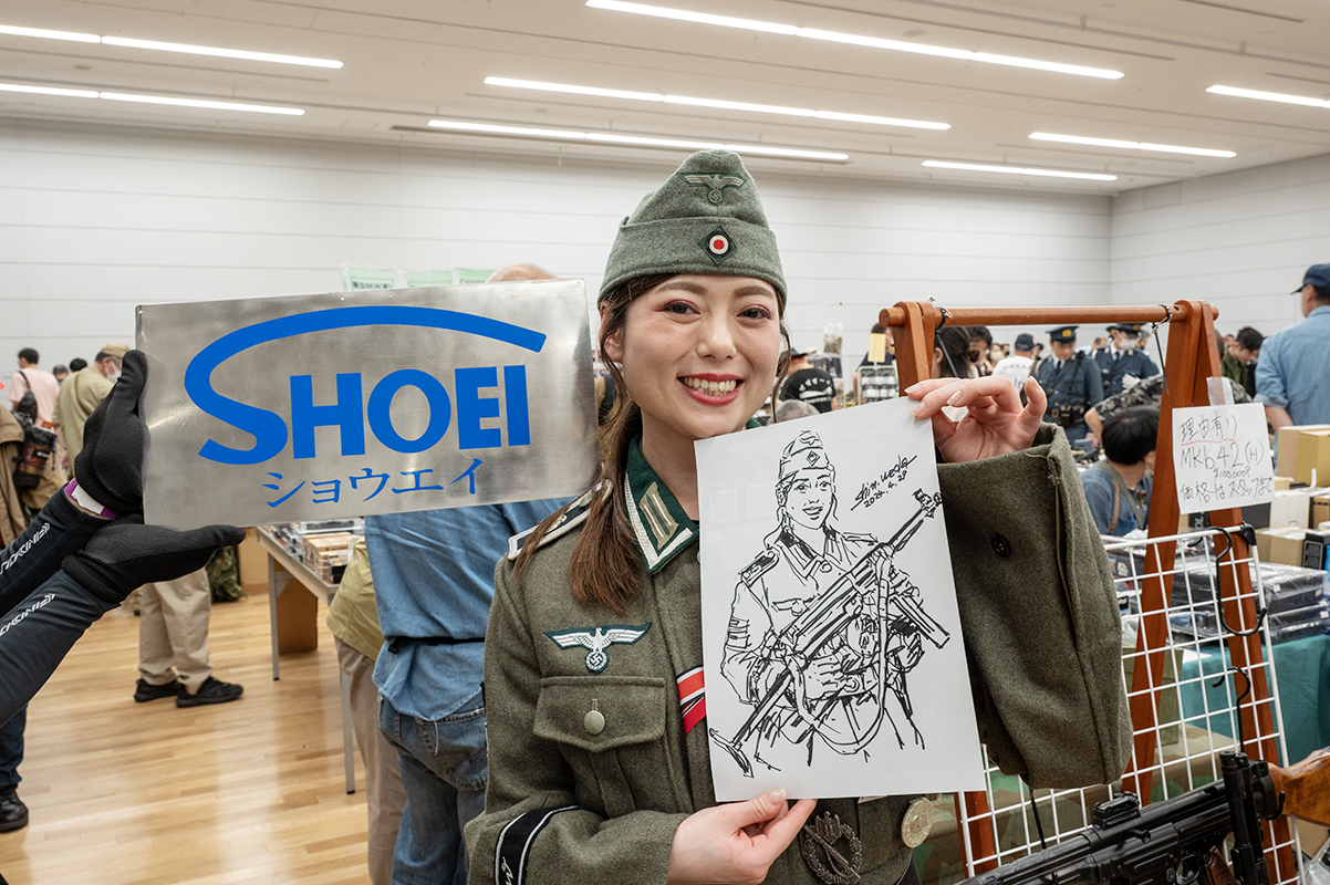 松栄製作所ブースで、Vショーのレポーターも務める陽向さとこさん