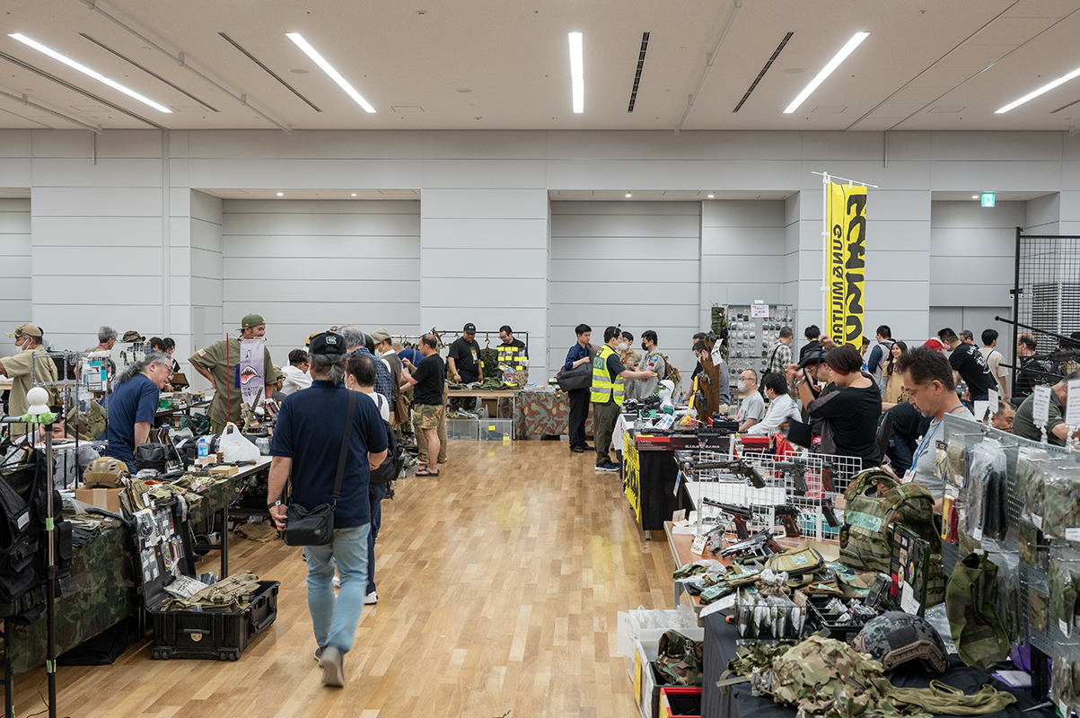 販売だけでなく、新商品の発表や、自身のコレクション展示など方向性は様々