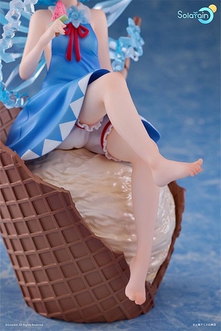 アイスクリームの上に座るチルノ！ 「東方Project」よりフィギュア 