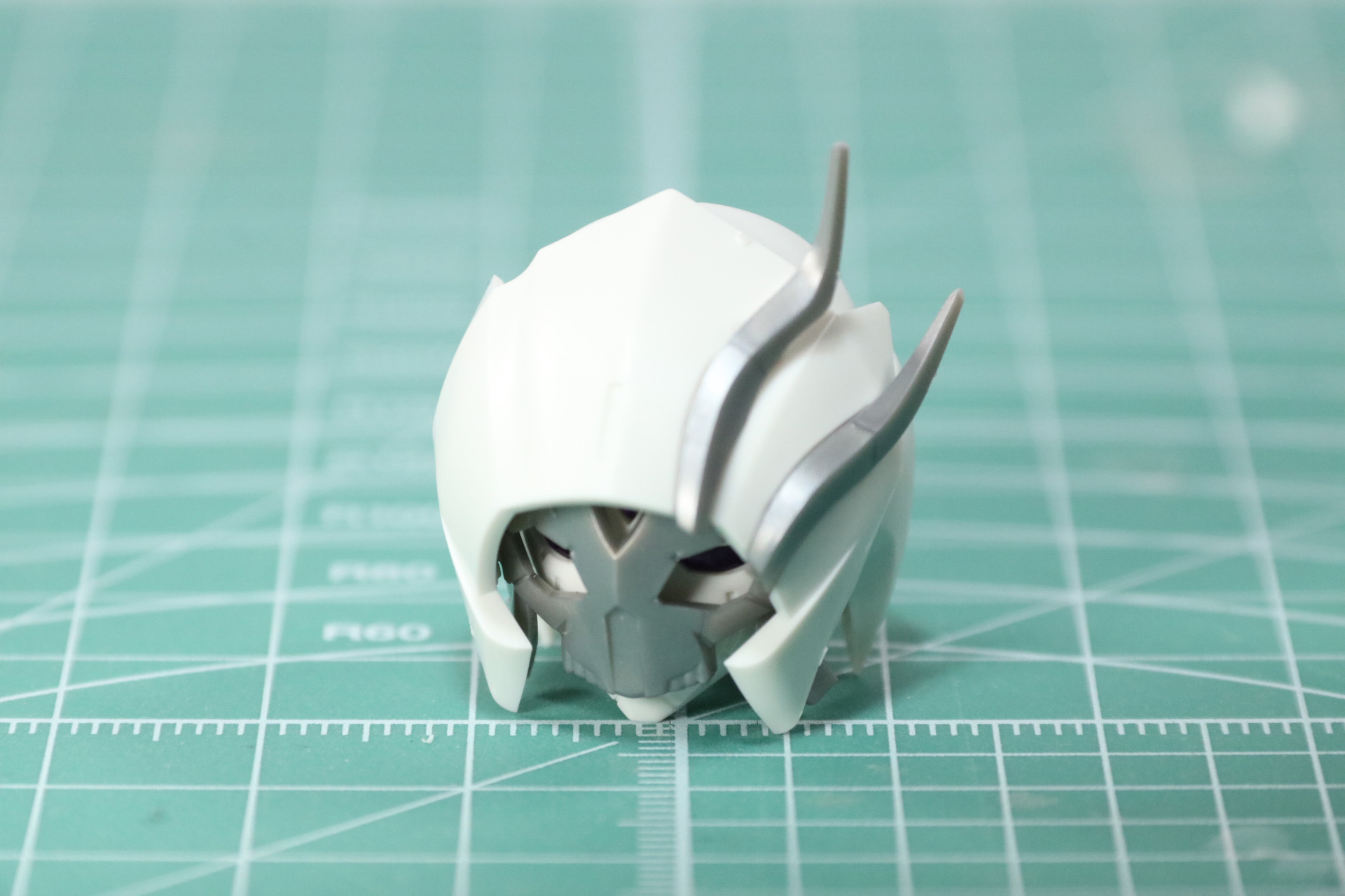 スカルマスクは脱着が簡単で遊びやすい仕様となっている