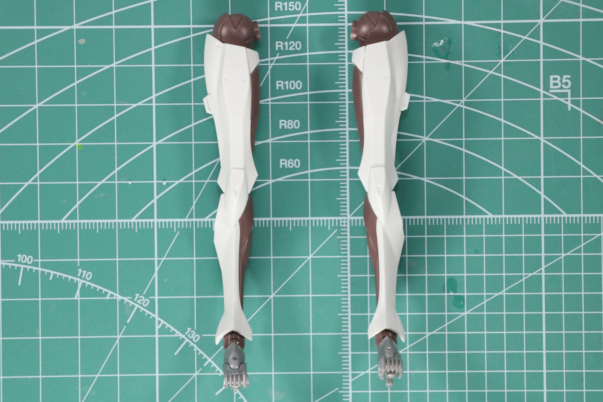 脚部の組み立て