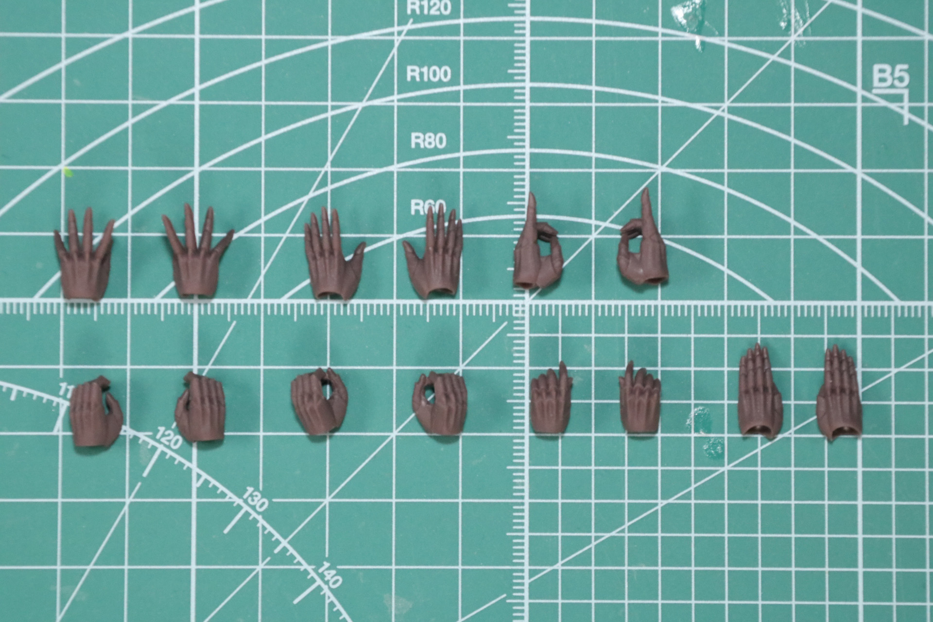 手首パーツは左右セットで７種類ある