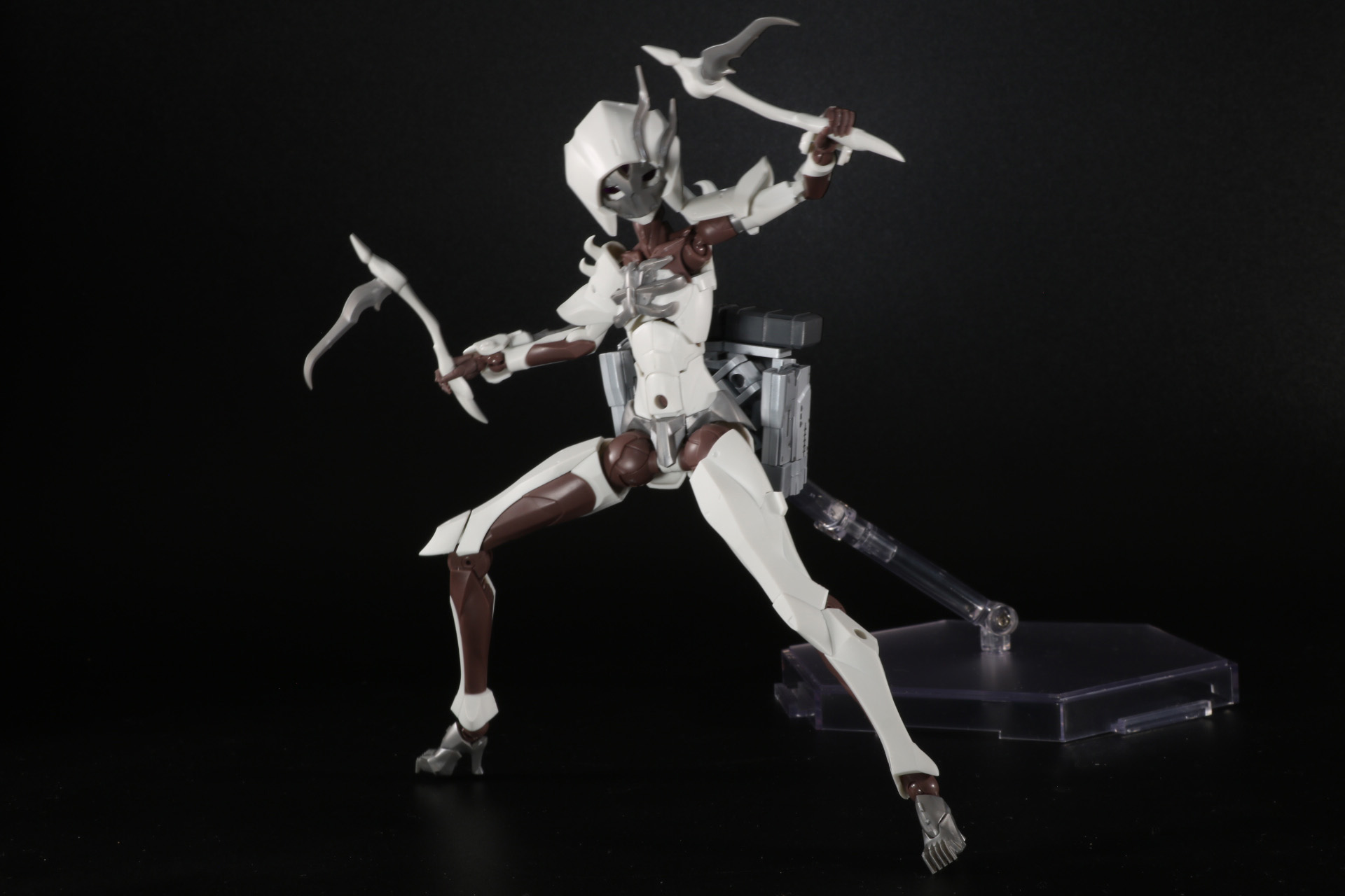 「シックル」で近接戦に対応